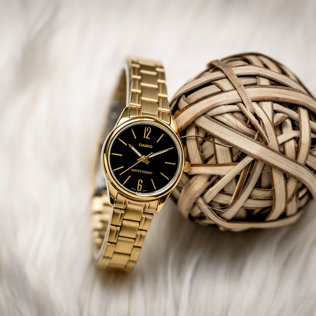 Casio Women's LTP-V005G-1B Watch + BOX