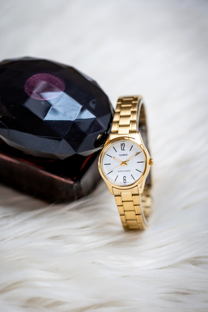 Casio Women's LTP-V005G-7B Watch + BOX