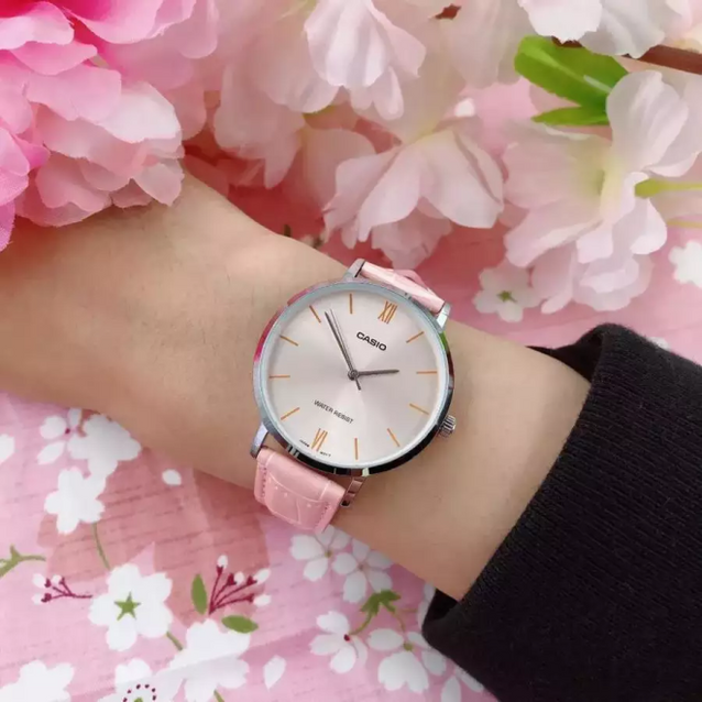 Casio LTP-VT01L-4B Women's Watch + BOX