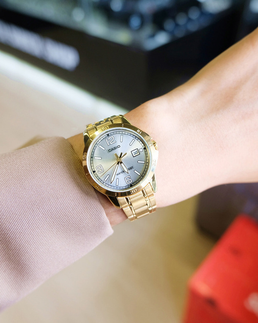 Casio Women's LTP-V004G-7B2 Watch (zd642b) + BOX