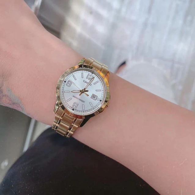 Casio Women's LTP-V004G-7B2 Watch (zd642b) + BOX