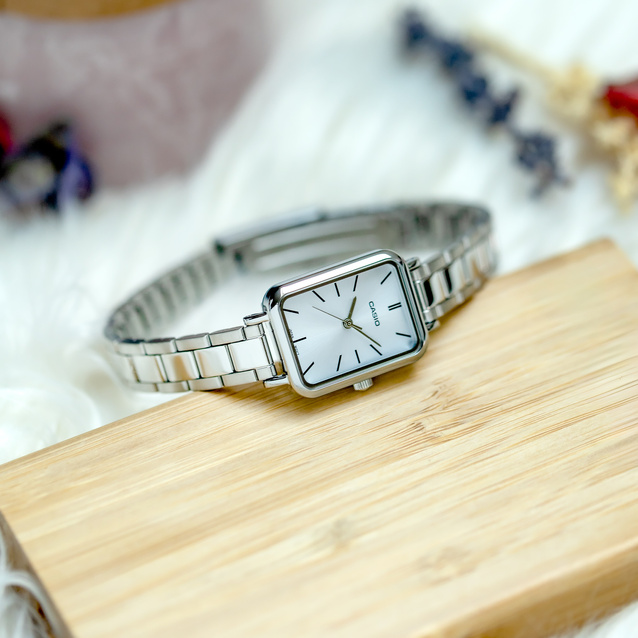 CASIO WOMEN'S WATCH LTP-V009D-2E + BOX