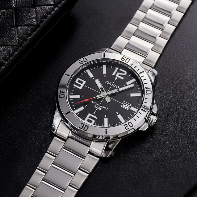 CASIO MEN'S WATCH MTP-VD01D-1BV + BOX