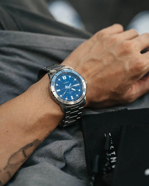 CASIO MEN'S WATCH MTP-VD01D-2E (zd185c) + BOX