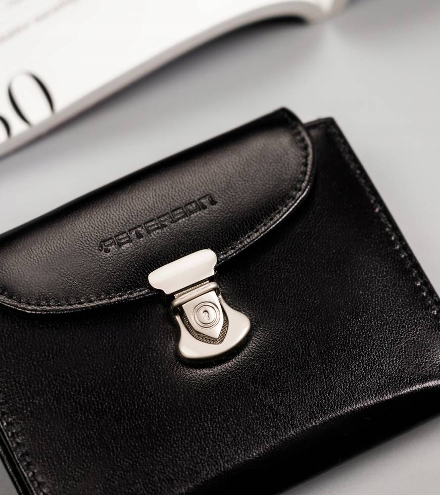 Skórzany portfel damski z systemem RFID zapinany na zatrzask - Peterson