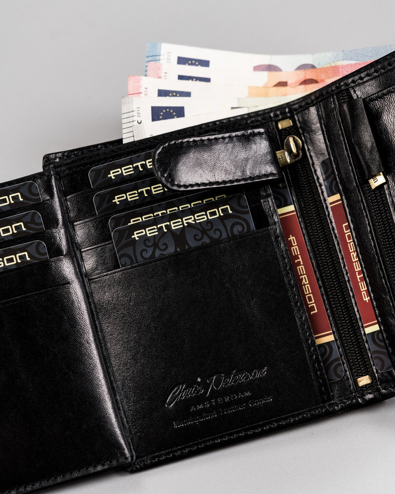 Skórzany portfel męski z zapinaną sekcją na dokumenty - Peterson