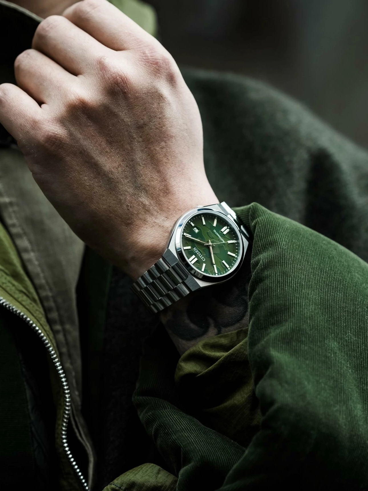 ZEGAREK MĘSKI CITIZEN Tsuyosa NJ0159-86X -Camo Green Automatic Classic Sapphire 